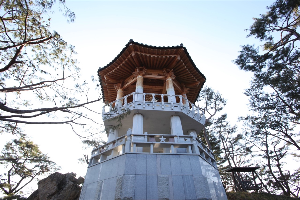 월명동 별봉정 전경