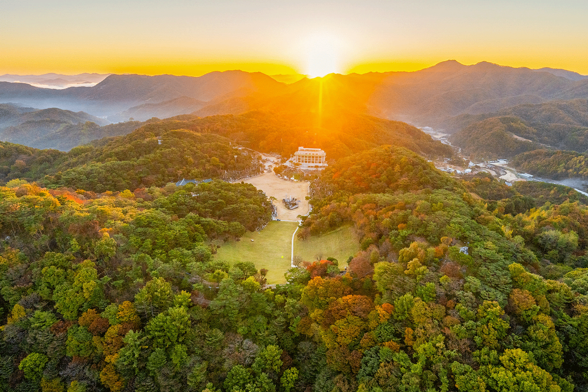 월명동 지형 섹션 소개 이미지 - 신비 오묘한 자연성전 지형