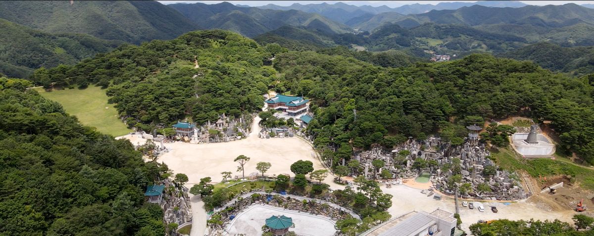 월명동 별봉과 낙타바위 - 동방박사가 별을 따라가는 형상